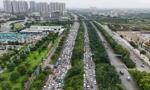 Đại Lộ Thăng Long ùn tắc 10 km