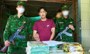 Lội sông sang Campuchia vận chuyển thuê 25 kg ma túy